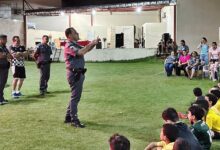 Photo of Policial Militar ministra palestra para crianças e adolescentes de projeto social de Guaraçaí