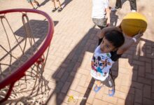 Photo of “Moura Andrade” é entregue revitalizada às famílias, durante edição do Brincando na Praça