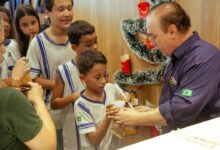 Photo of Mário Celso faz doação de mais de 517 “Méquis” às crianças do Ensino Público Fundamental e Proerd