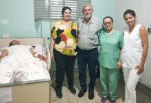 Photo of Prefeito de Guaraçai visita três primeiros pacientes de cirurgias de 2024