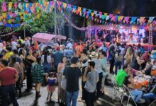 Photo of Festa Junina atrai centenas de pessoas, transformando a rotina da praça da Vila Operária de Guaraçaí 